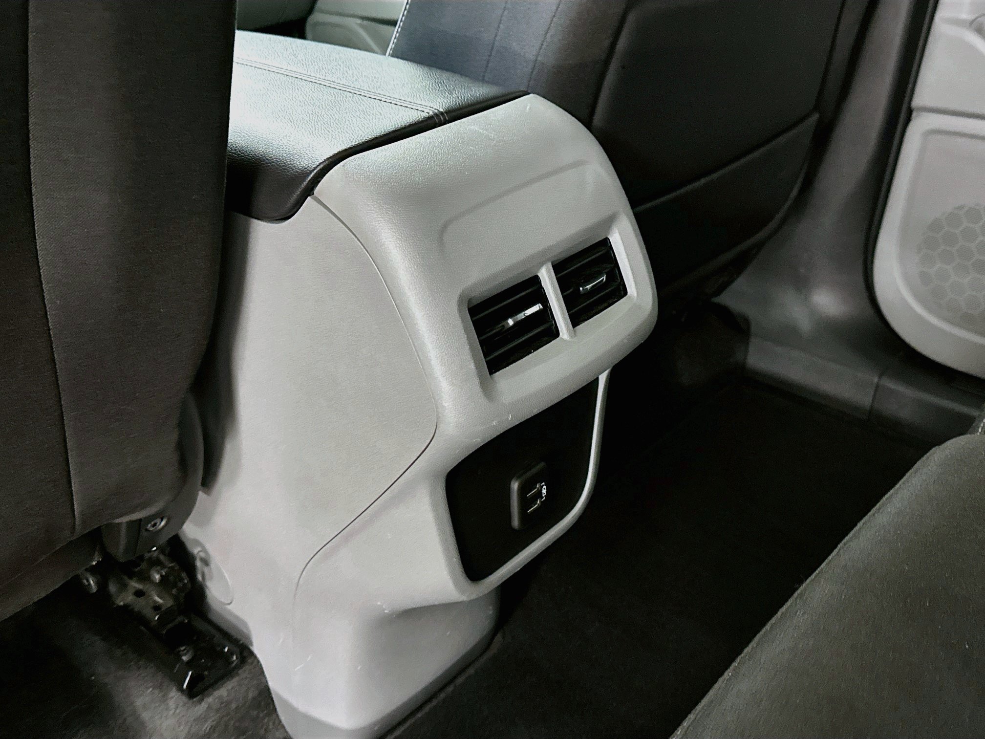 Used 2024 GMC Terrain SLE AWD/4WD image 28