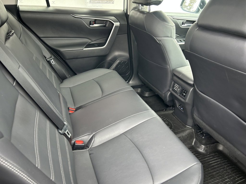 Used 2022 Toyota RAV4 XLE Premium image 12