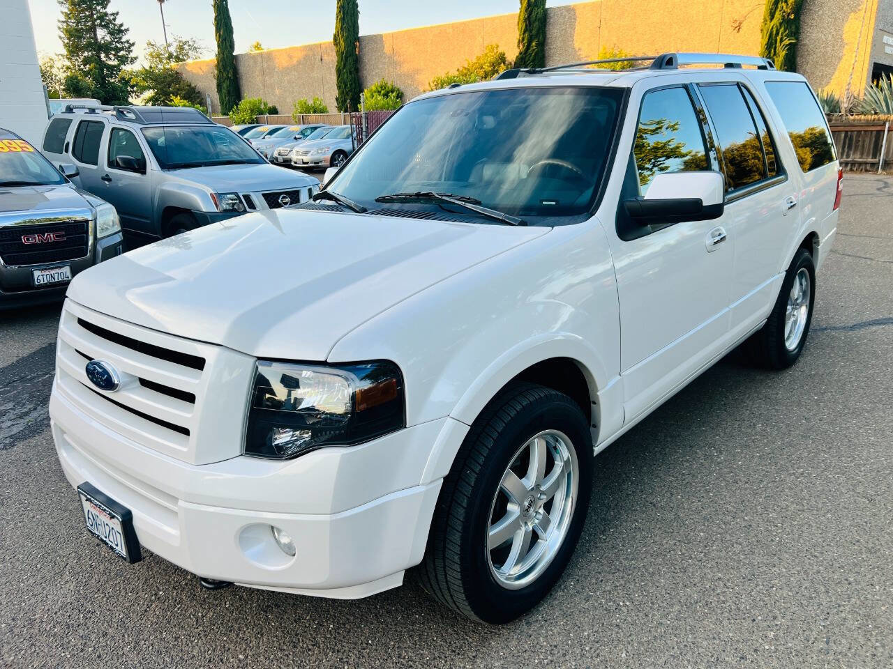 Used 2010 Ford Expedition Limited AWD/4WD image 1