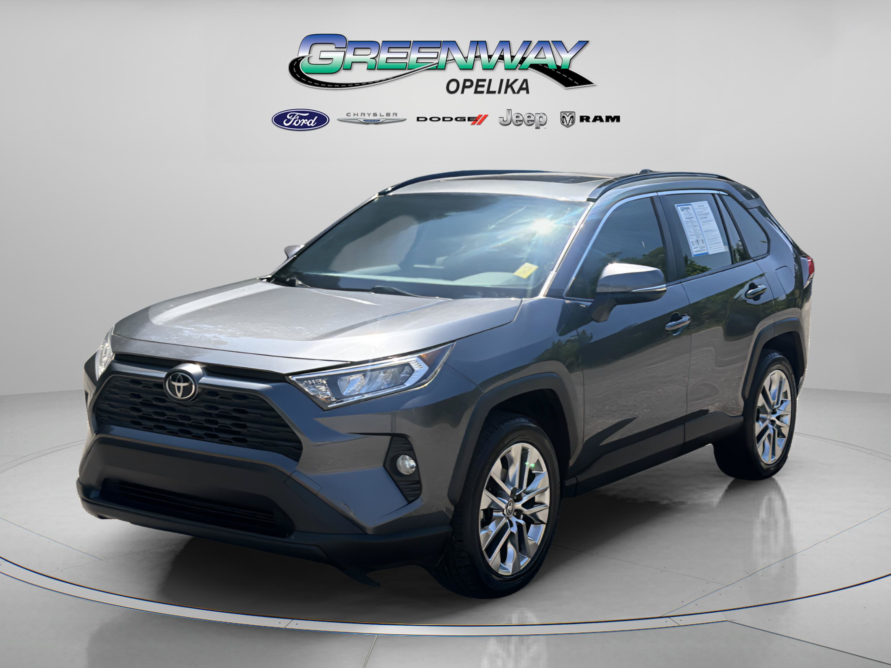 Used 2019 Toyota RAV4 XLE Premium FWD image 3