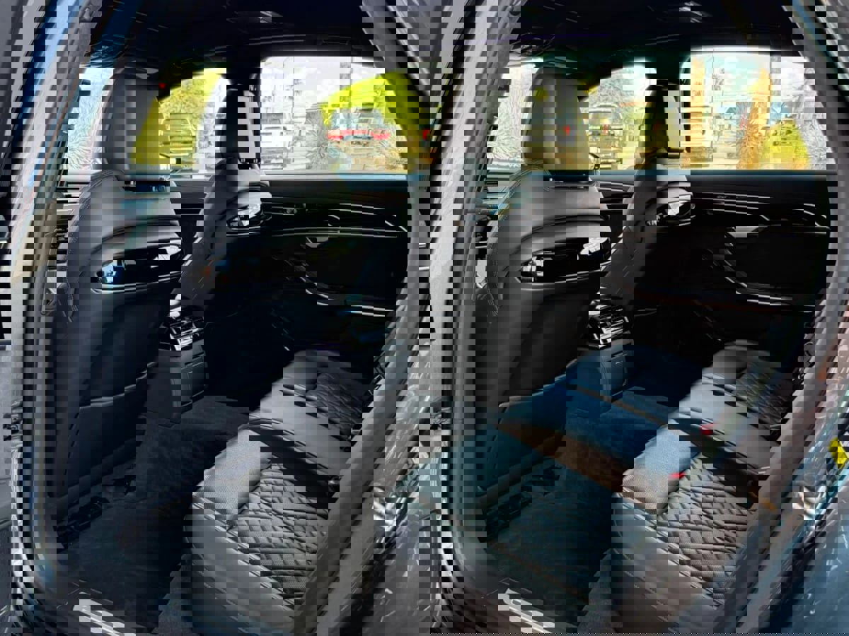 Used 2021 Audi S8 L w/ S8 Executive Package image 38