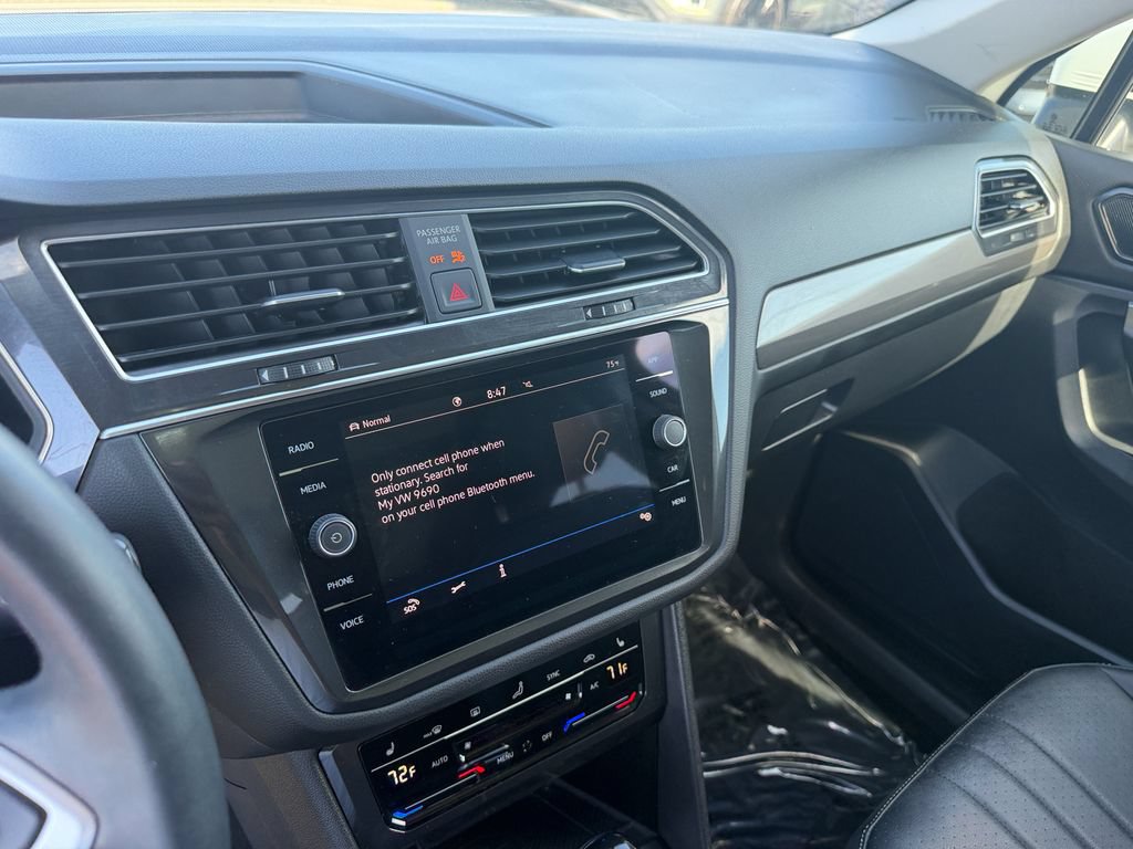 Used 2023 Volkswagen Tiguan SE w/ Panoramic Sunroof Package AWD/4WD image 18