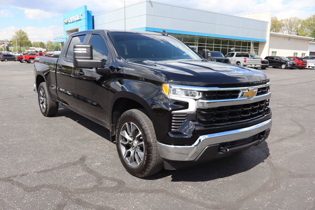 Used 2024 Chevrolet Silverado 1500 LT w/ Convenience Package II AWD/4WD image 2