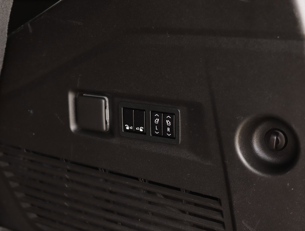 Used 2021 Chevrolet Tahoe Premier w/ Premium Package image 34