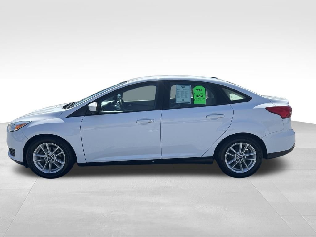 Used 2018 Ford Focus SE FWD image 2