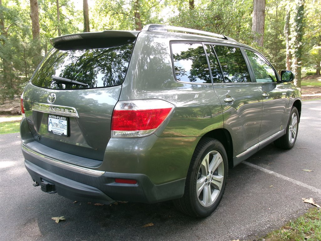Used 2012 Toyota Highlander Limited w/ Tow Pkg FWD image 5