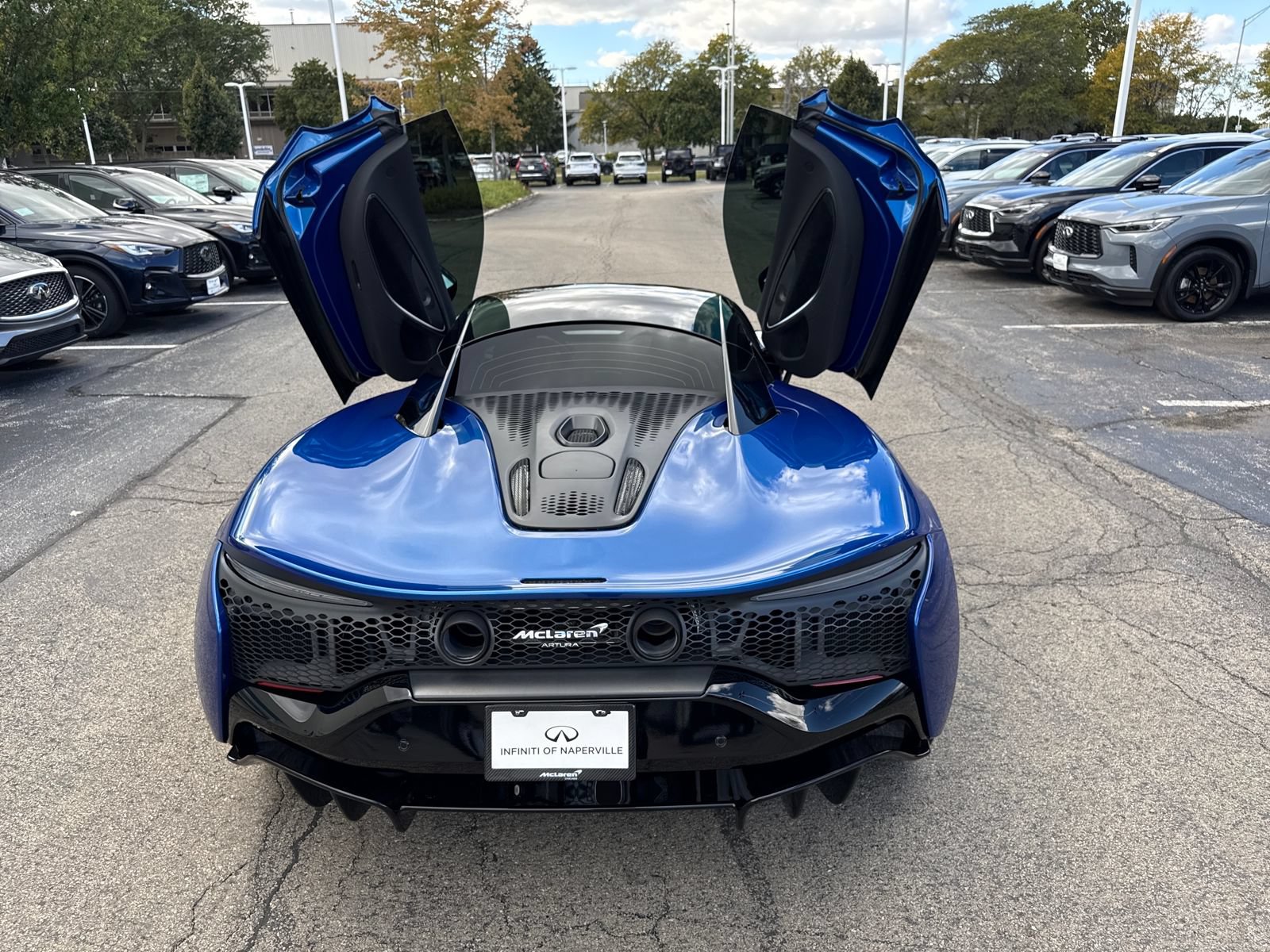 Used 2023 McLaren Artura RWD image 15