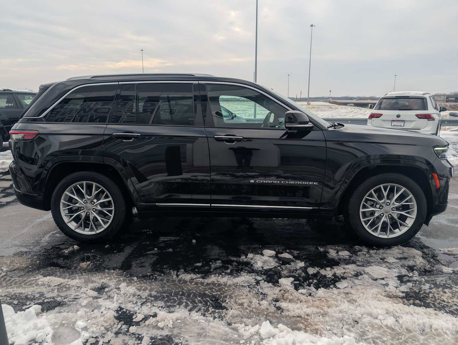 Used 2024 Jeep Grand Cherokee Summit w/ Advanced Protech Group IV image 9