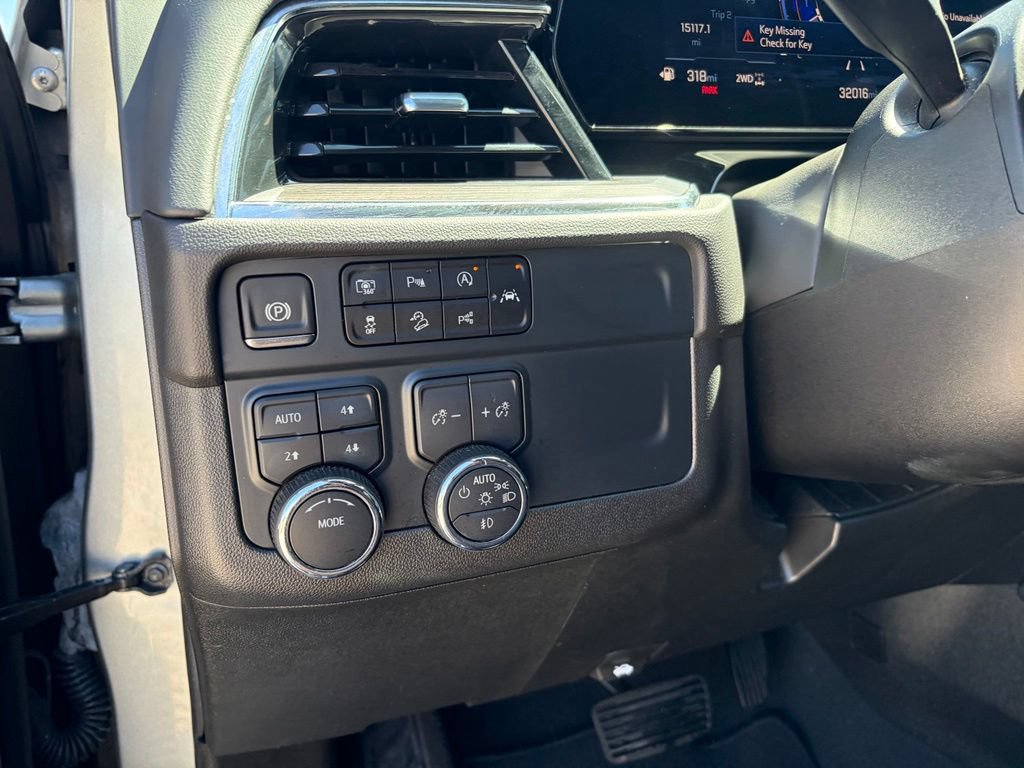 Used 2025 Chevrolet Suburban Z71 AWD/4WD image 29