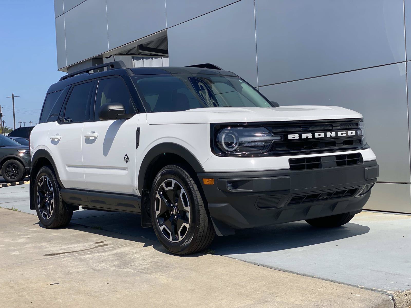 Used 2022 Ford Bronco Sport Outer Banks w/ Tech Package AWD/4WD image 1