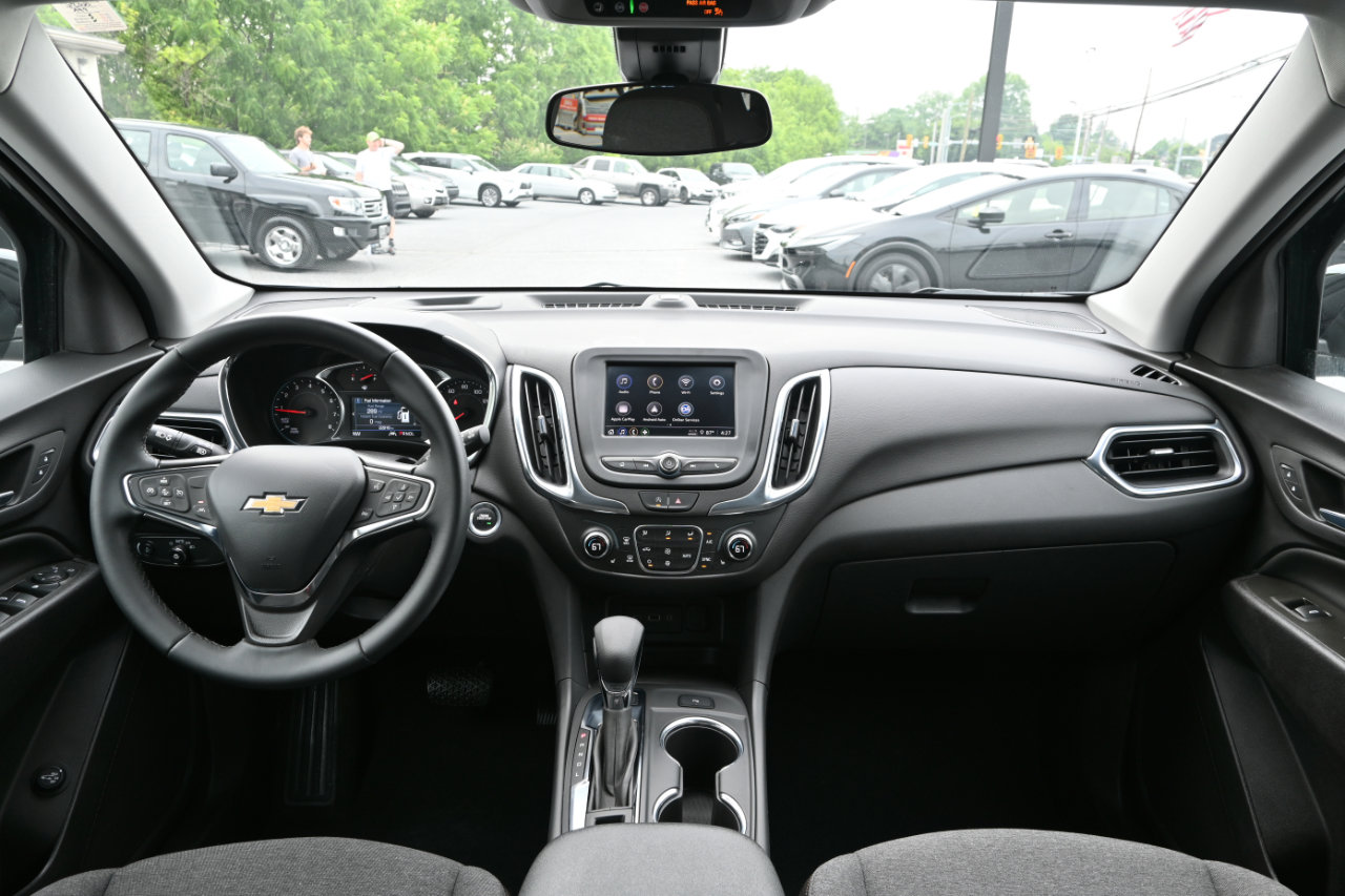 Used 2024 Chevrolet Equinox LT image 2