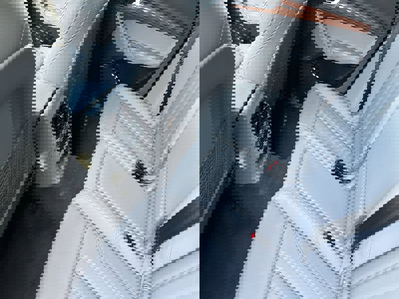 Used 2022 Audi Q5 e Premium w/ Convenience Package image 3