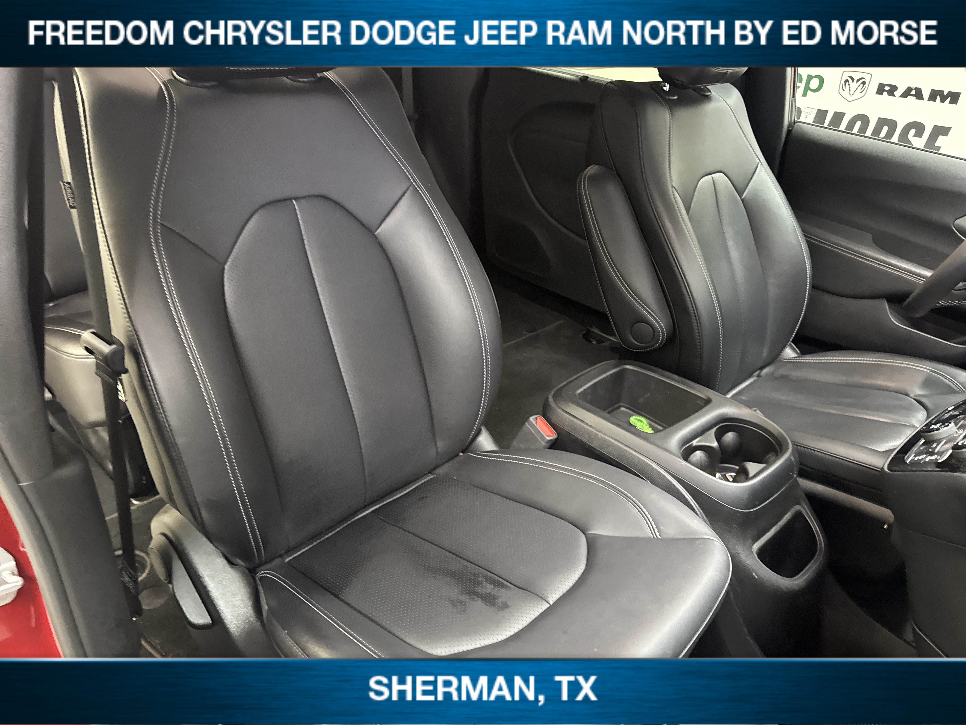 Used 2025 Chrysler Voyager LX FWD image 9