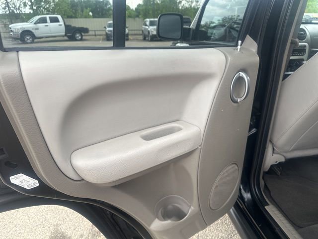 Used 2005 Jeep Liberty Limited AWD/4WD image 15