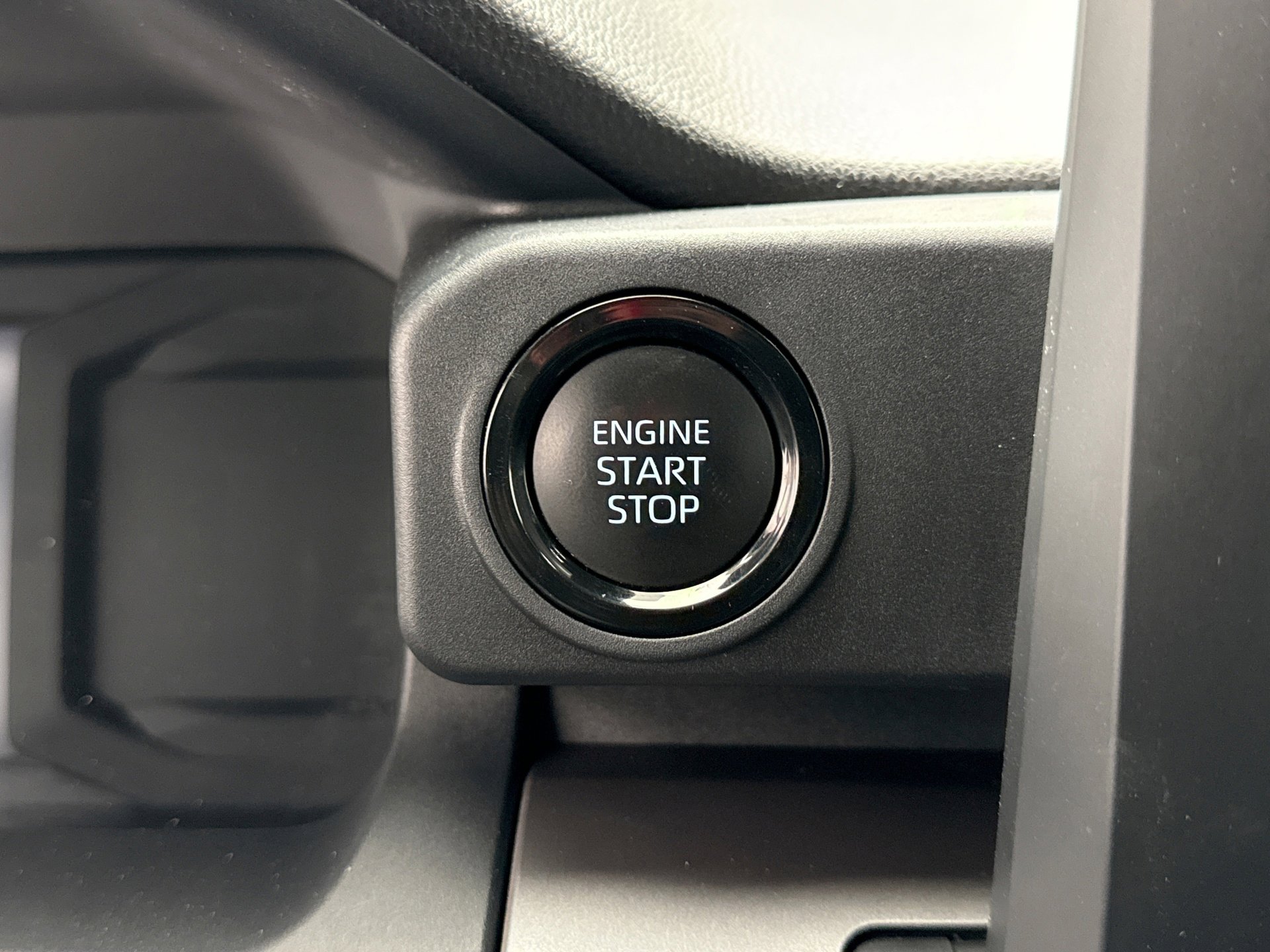 Used 2024 Toyota Tacoma SR5 AWD/4WD image 23