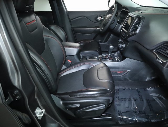 Used 2022 Jeep Cherokee Trailhawk w/ Comfort/Convenience Group AWD/4WD image 33