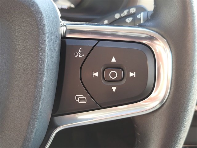 Used 2019 Volvo XC40 T5 Momentum image 25