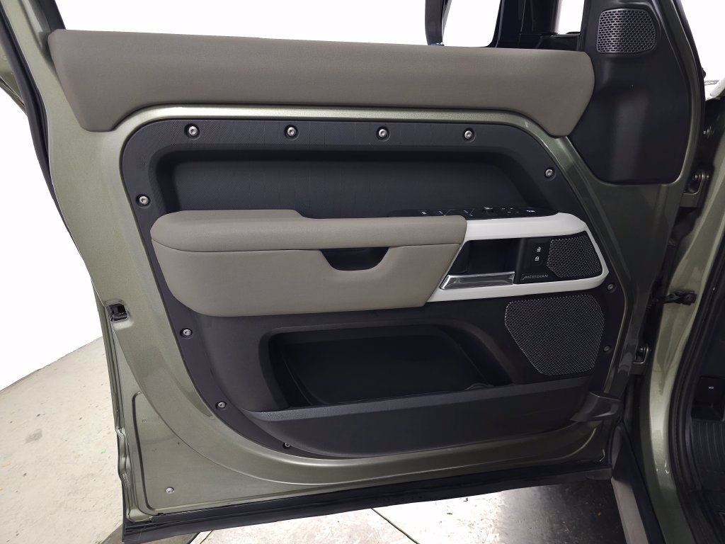 Used 2020 Land Rover Defender 110 First Edition AWD/4WD image 11