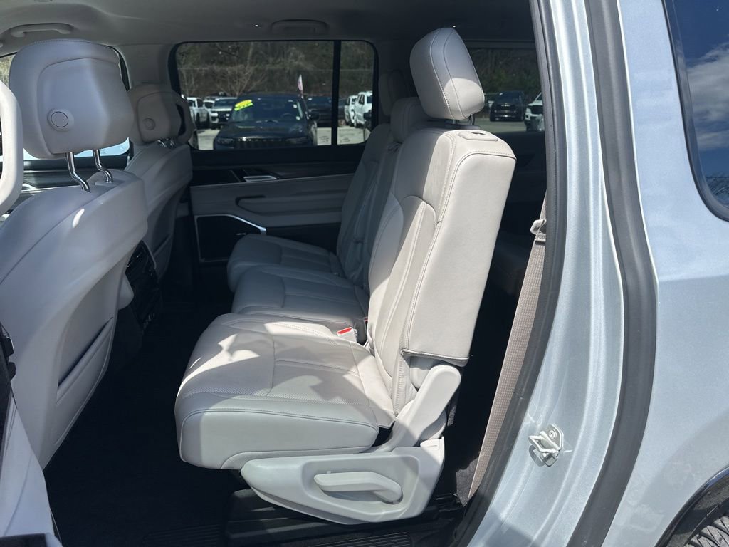 Used 2024 Jeep Wagoneer L Series II w/ Flexible Seating Group image 8