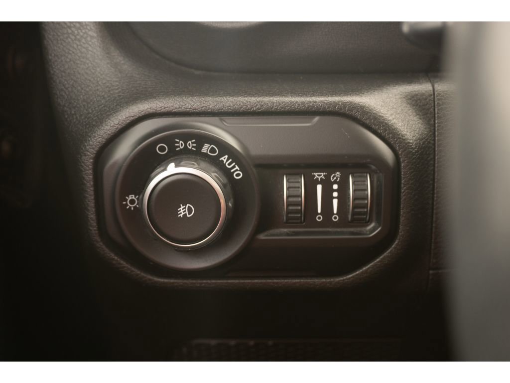 Used 2018 Jeep Wrangler Unlimited Sahara AWD/4WD image 28