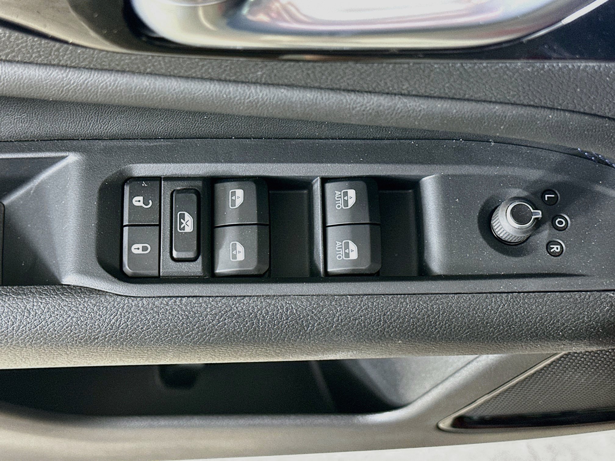 Used 2025 Jeep Compass Latitude w/ Altitude Special Edition AWD/4WD image 23