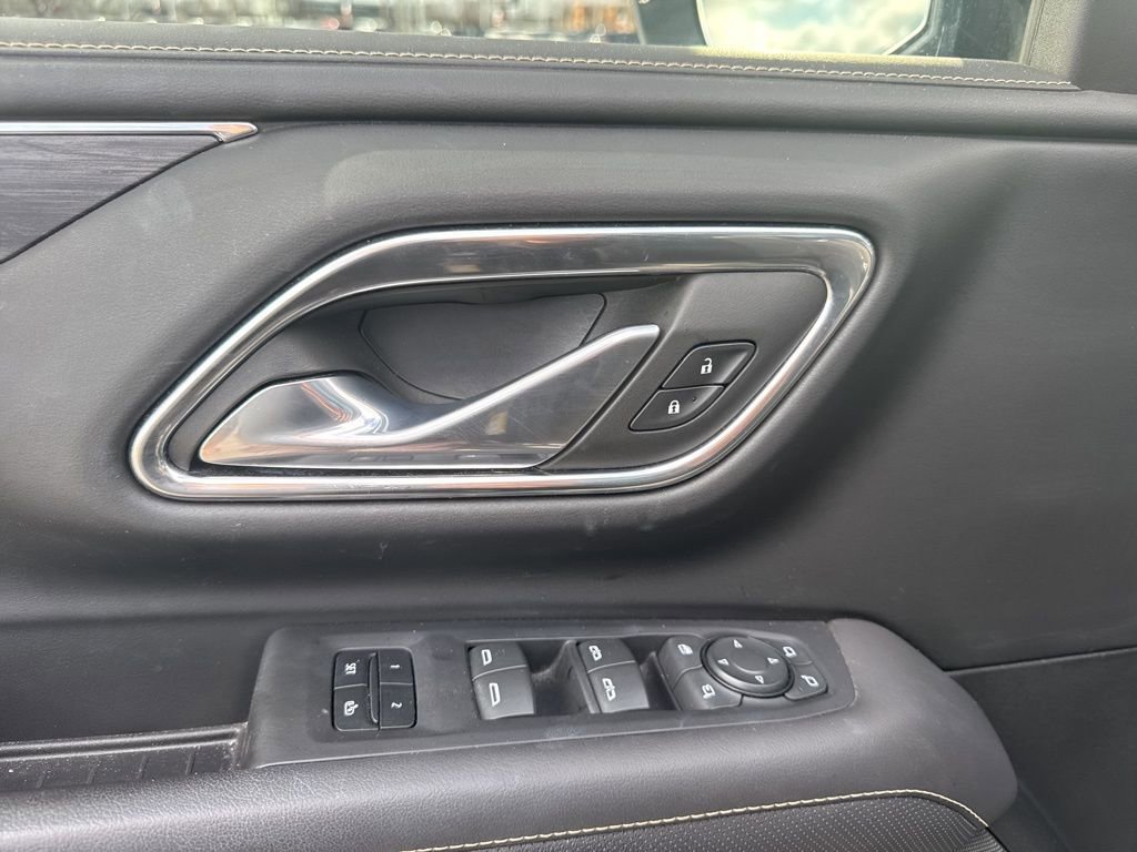 Used 2023 GMC Yukon SLT w/ SLT Luxury Package image 21