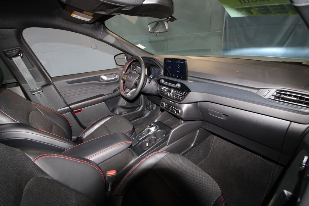 Used 2025 Ford Escape ST-Line w/ Equipment Group 301A image 21