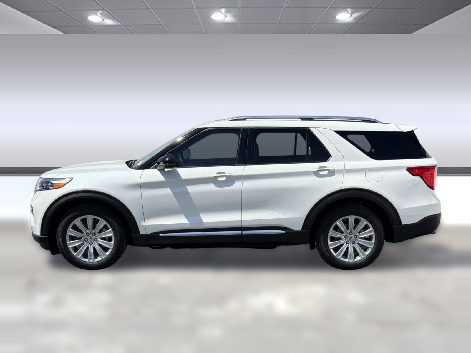 Used 2023 Ford Explorer Limited w/ Equipment Group 301A AWD/4WD image 2