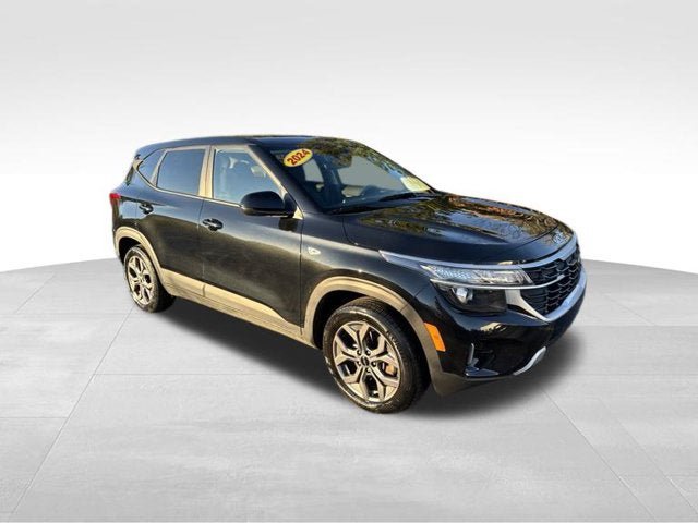 Used 2024 Kia Seltos LX AWD/4WD image 3