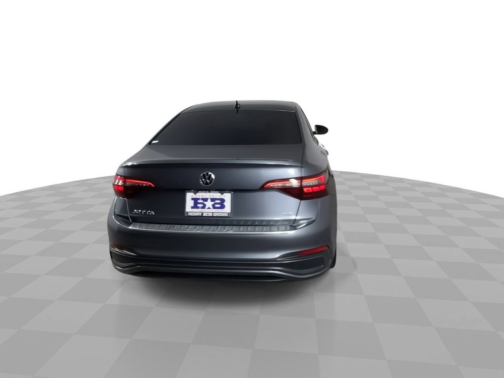 Used 2024 Volkswagen Jetta SE w/ Panoramic Sunroof Package FWD image 7