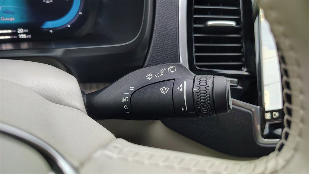 Certified 2024 Volvo XC90 T8 Plus w/ Protection Package Premier image 17