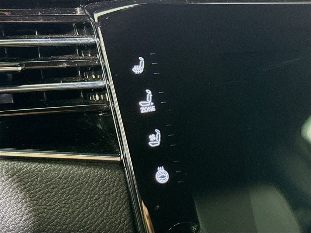 Used 2024 Jeep Wagoneer L Series II w/ Flexible Seating Group image 12