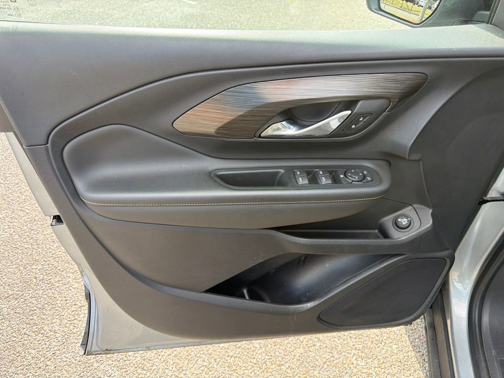 Used 2023 GMC Terrain SLE w/ Driver Convenience Package FWD image 18