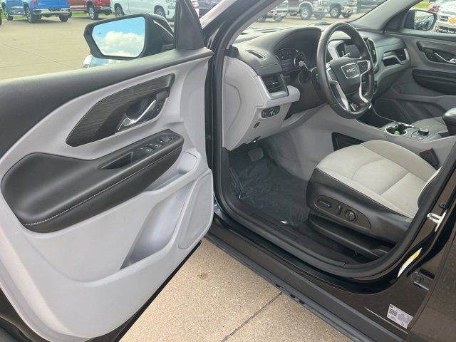 Used 2023 GMC Terrain SLE w/ Driver Convenience Package image 10
