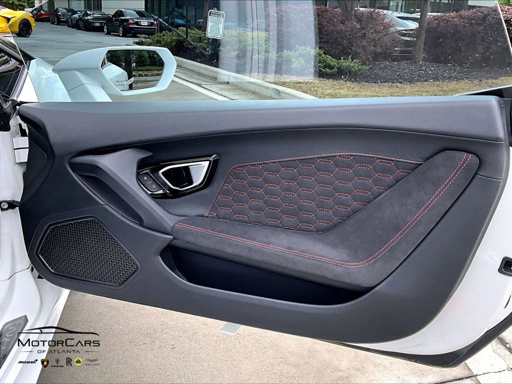 Used 2017 Lamborghini Huracan LP 610-4 AWD/4WD image 22