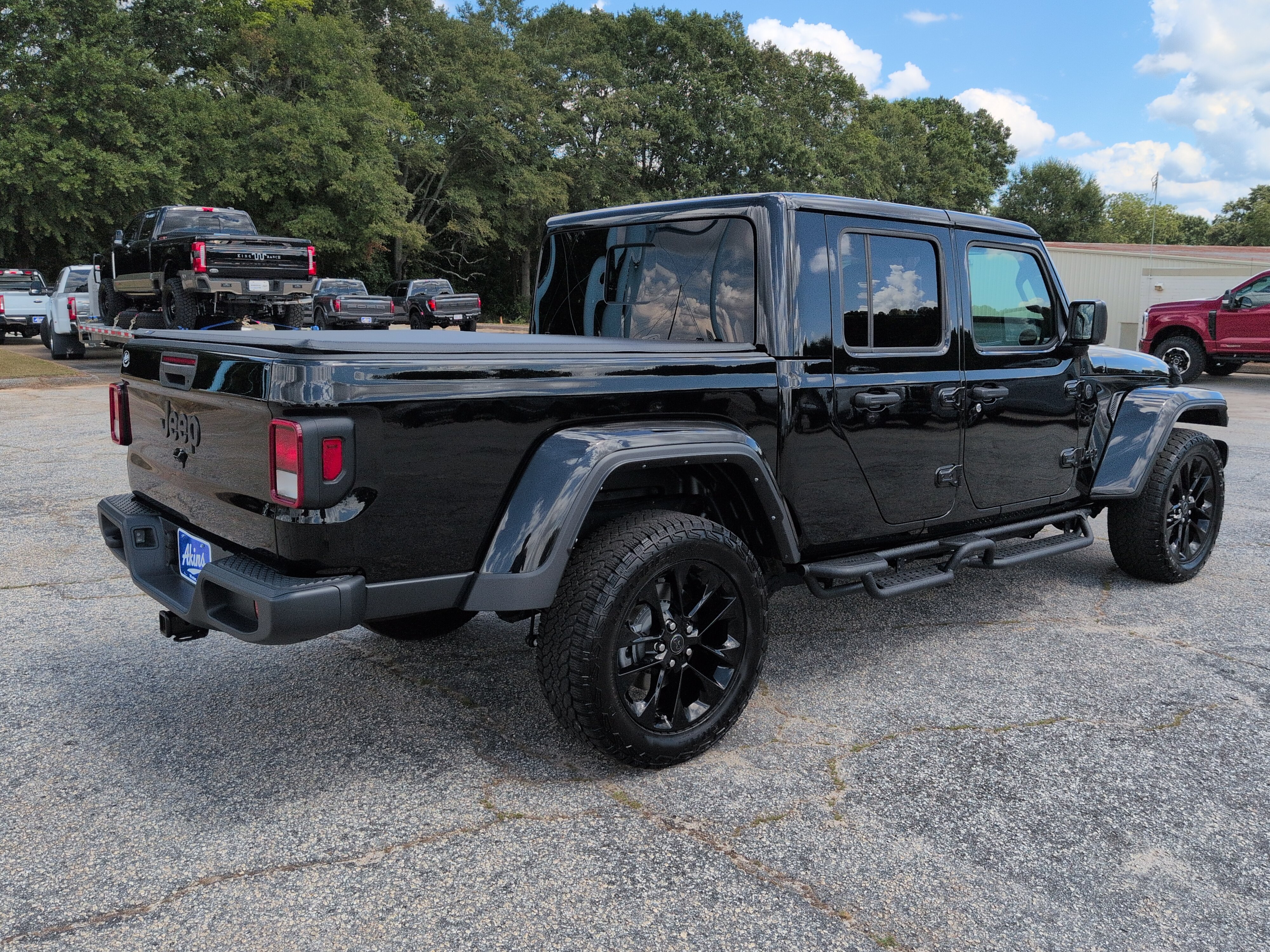 Used 2025 Jeep Gladiator Sport AWD/4WD image 3