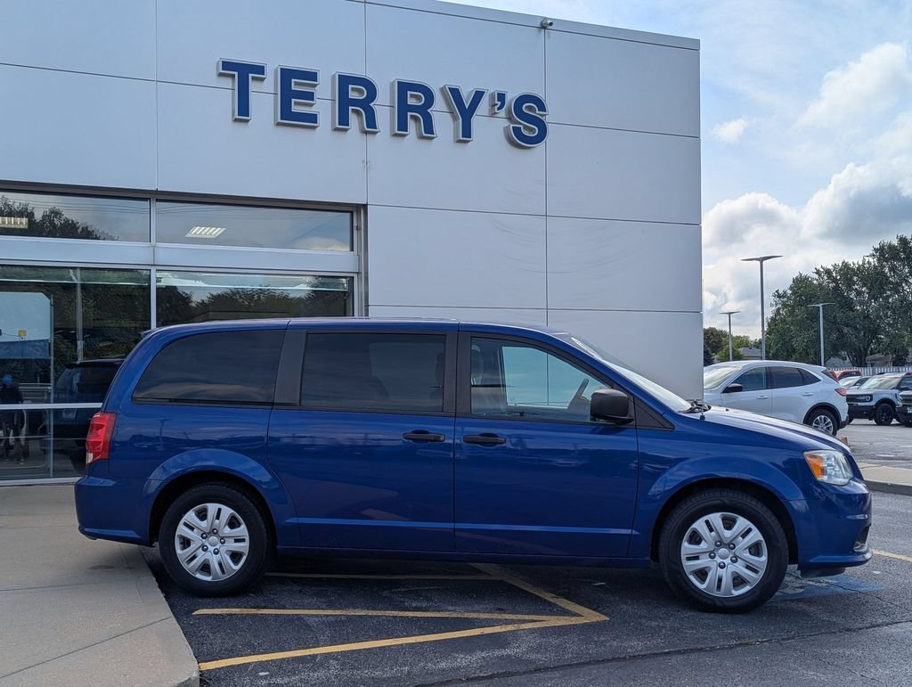 Used 2019 Dodge Grand Caravan SE w/ UConnect Hands-Free Group FWD video 2