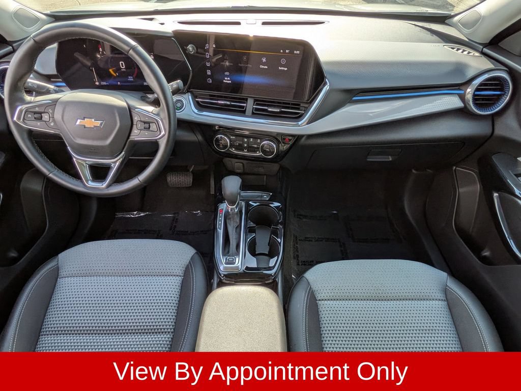 Used 2025 Chevrolet Trax LT w/ LT Convenience Package FWD image 24