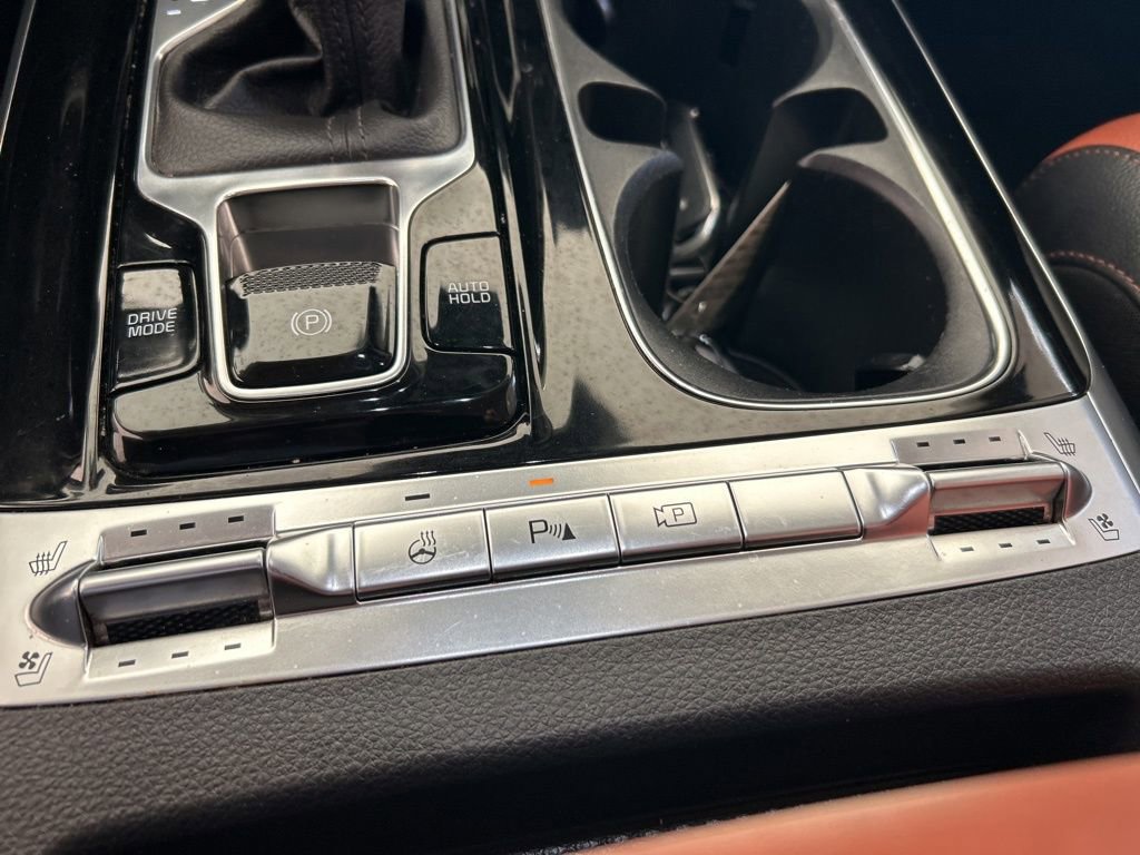 Used 2022 Kia Carnival SX Prestige image 9