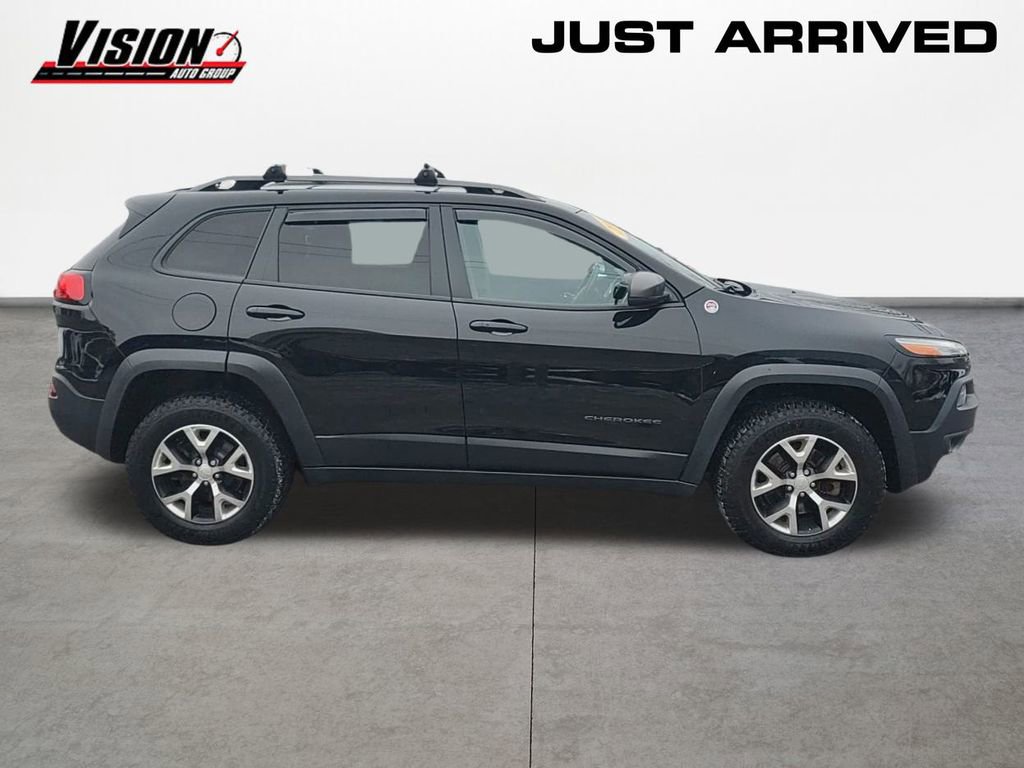 Used 2018 Jeep Cherokee Trailhawk image 4
