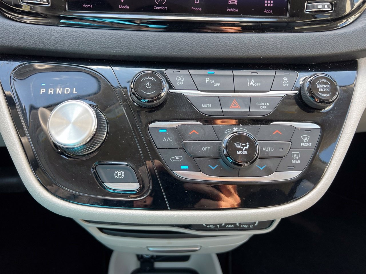 Used 2023 Chrysler Pacifica Touring-L FWD image 19