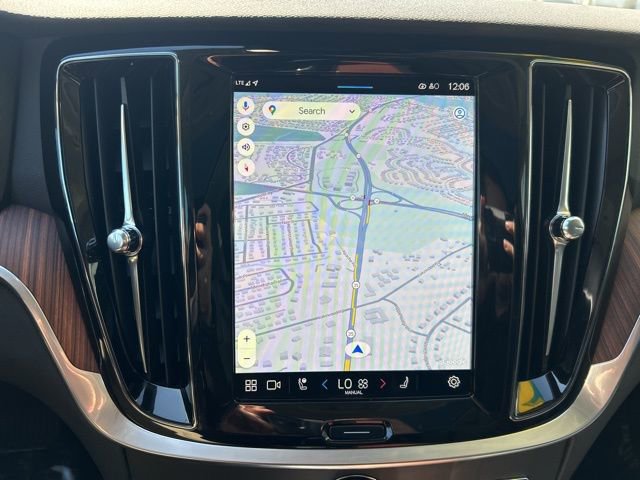 Used 2025 Volvo V60 B5 Cross Country Plus image 22