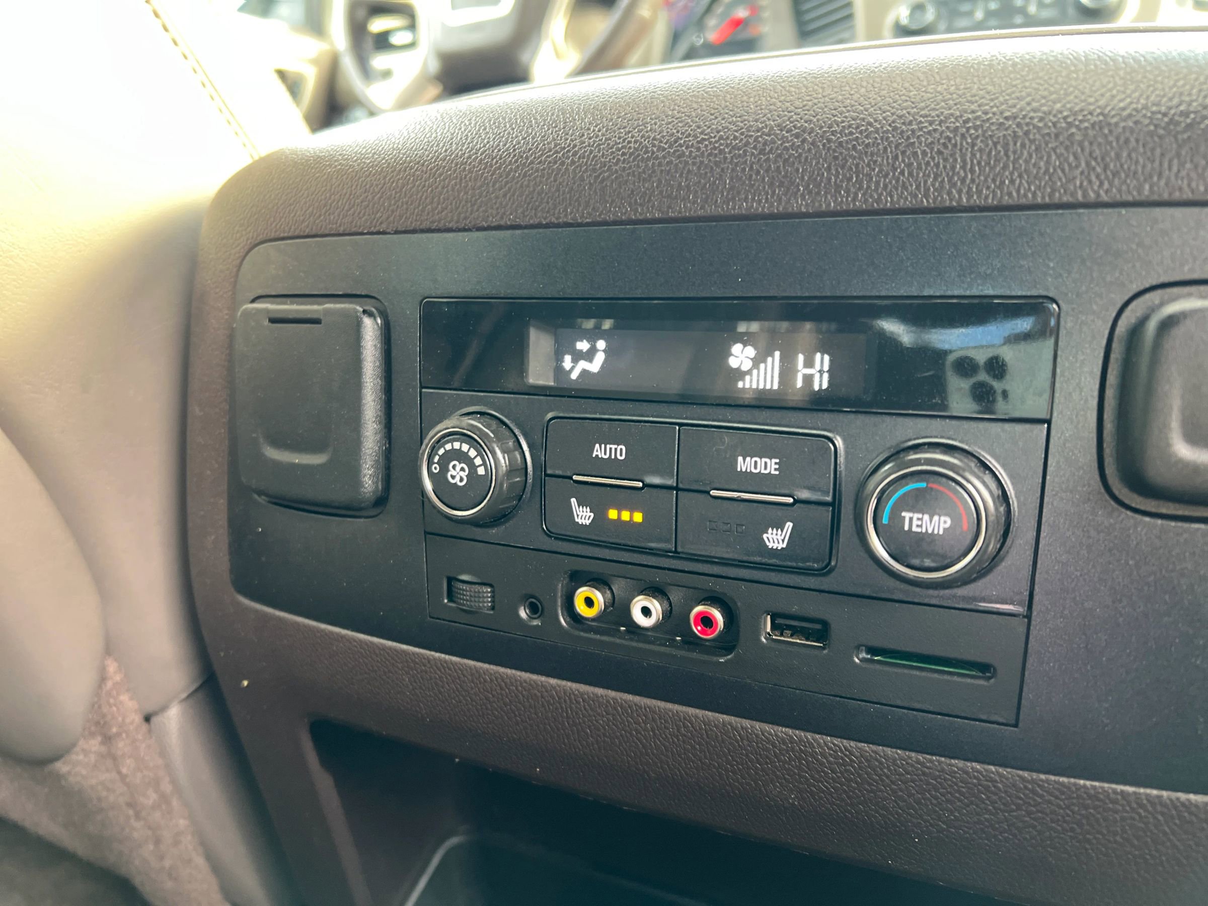 Used 2015 GMC Yukon Denali image 41