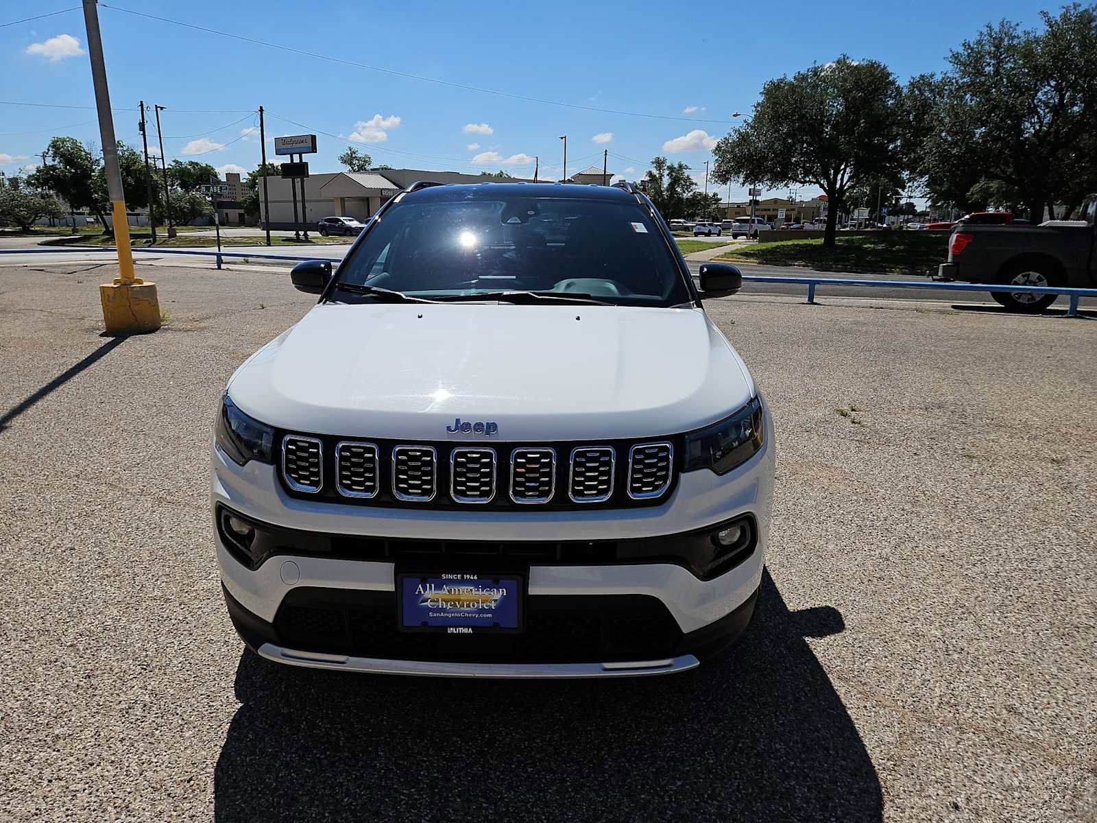 Used 2025 Jeep Compass Limited AWD/4WD image 3