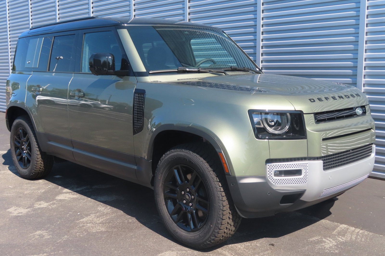 New 2024 Land Rover Defender 110 S image 12