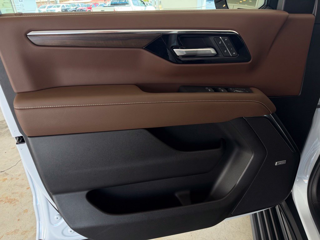 New 2026 Chevrolet Tahoe High Country AWD/4WD image 12