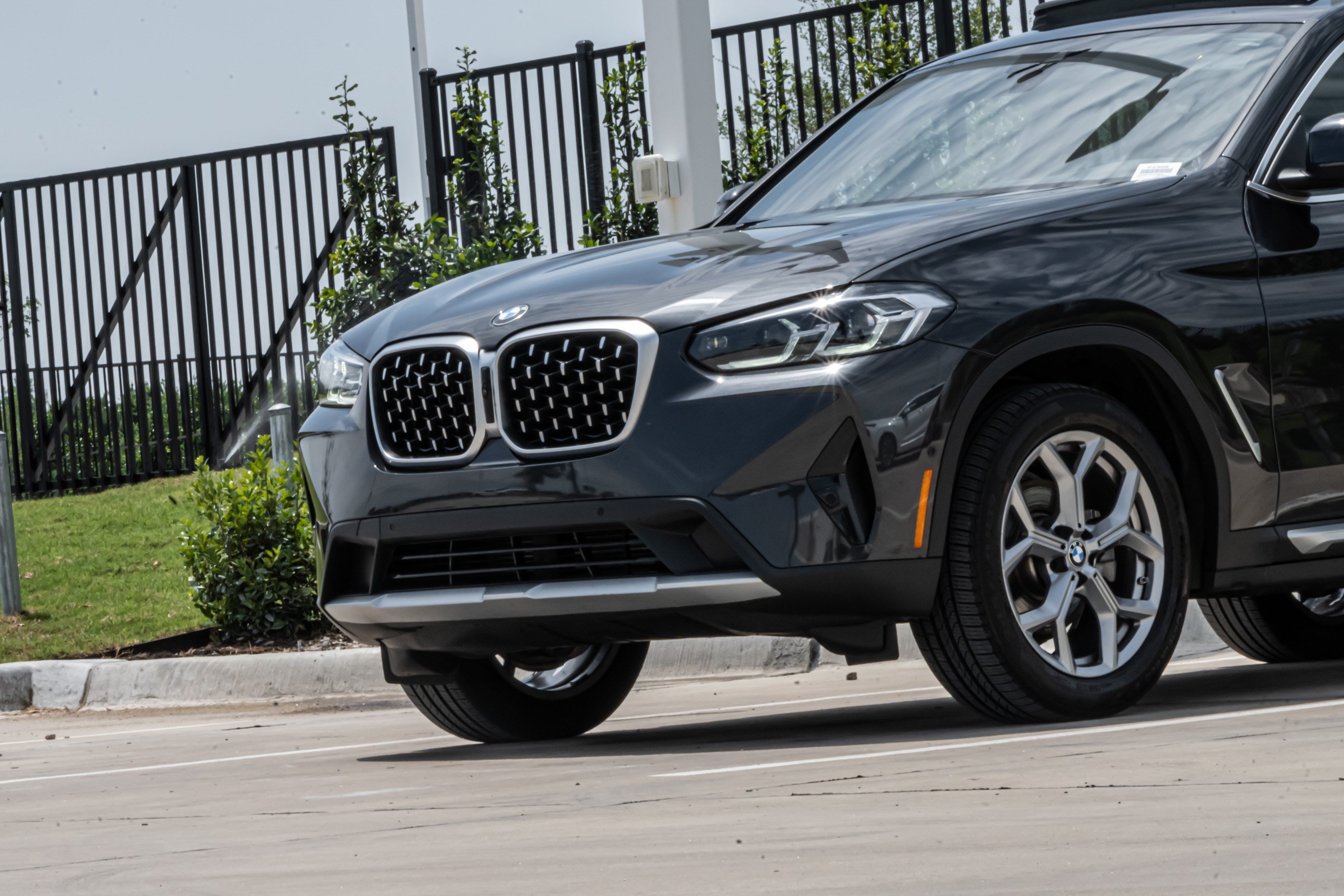 Certified 2025 BMW X4 xDrive30i AWD/4WD image 40
