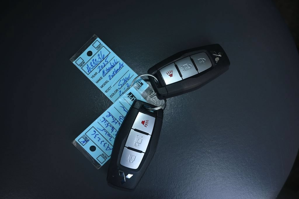 Used 2025 Mitsubishi Outlander ES AWD/4WD image 30