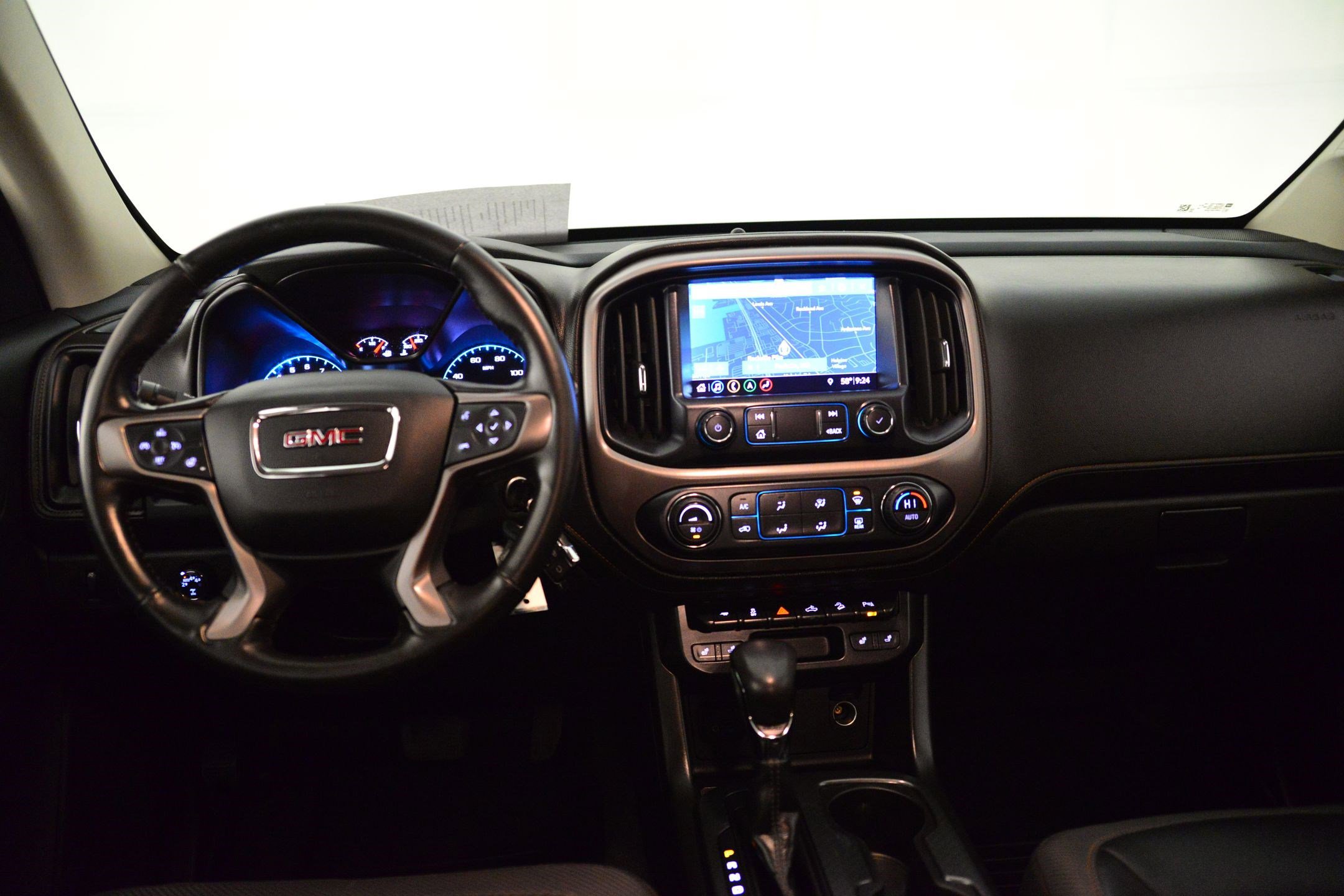 Used 2022 GMC Canyon AT4 w/ Trailering Package image 3