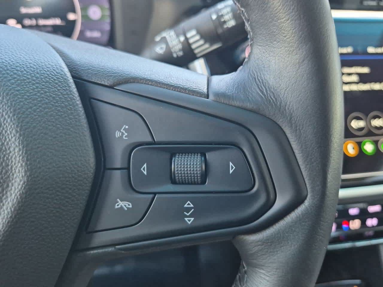 Used 2023 Chevrolet Bolt LT w/ Infotainment Package FWD image 24